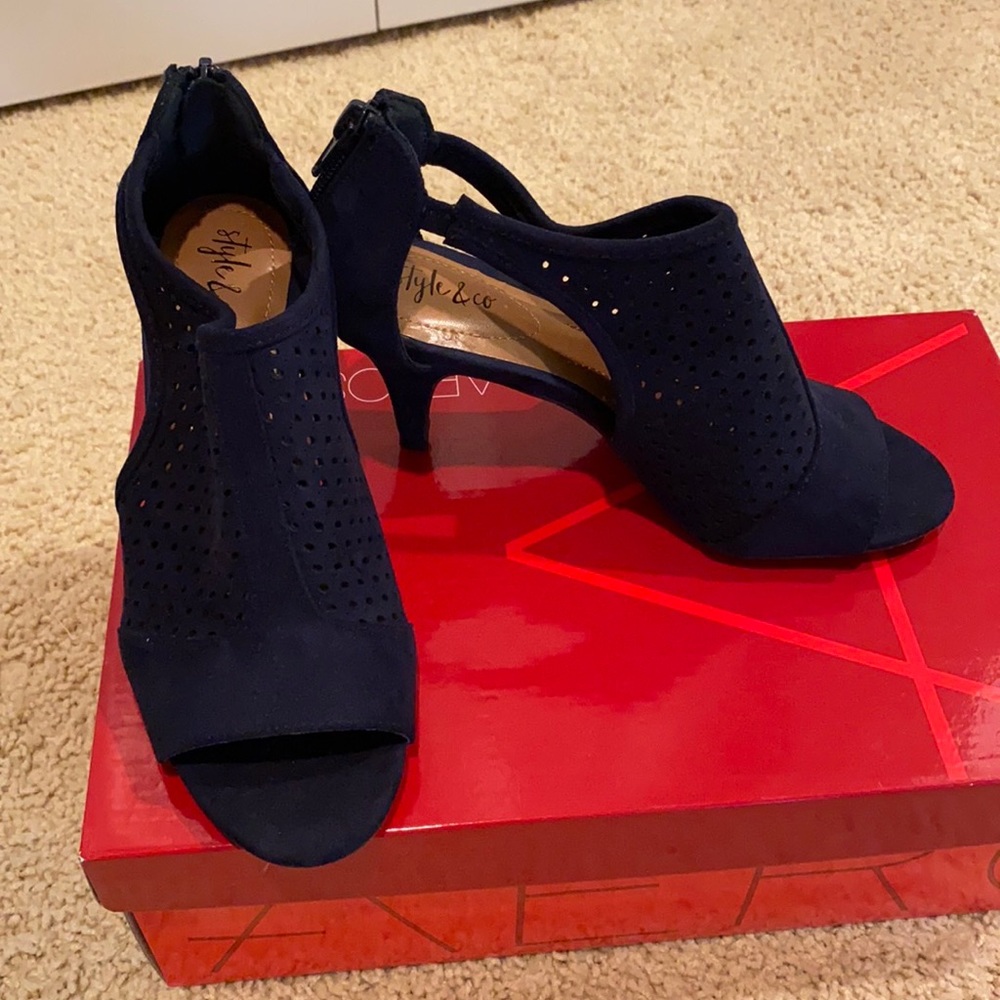 Shoes - Picture 2 of 6